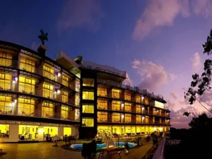Best Luxury Hotels in Munnar, India